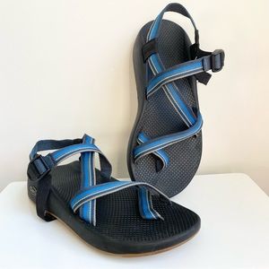 Chaco sandal toe strap blue size 11